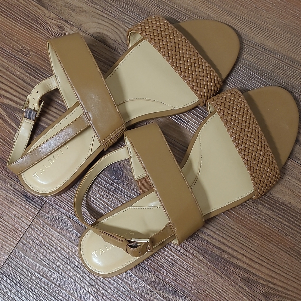 Talbots Halogen Tan Minimalist Sandals used good condition for women. zise 9.